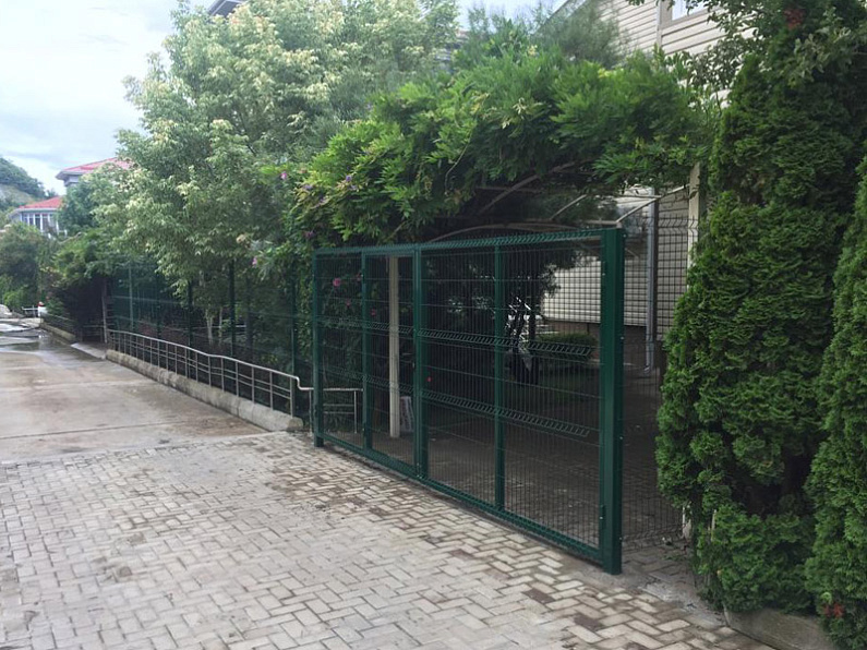 Ограждение коттеджного поселка